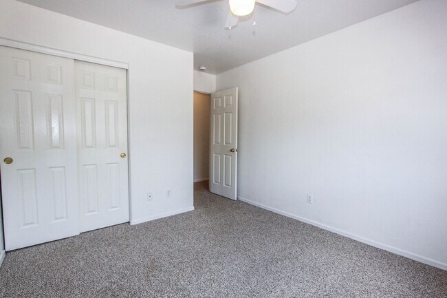 Building Photo - Three Bedroom Prescott Valley Duplex - APPLICATION PENDING