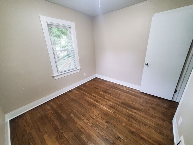 Building Photo - Adorable 2 bedroom, 1 bathroom home!