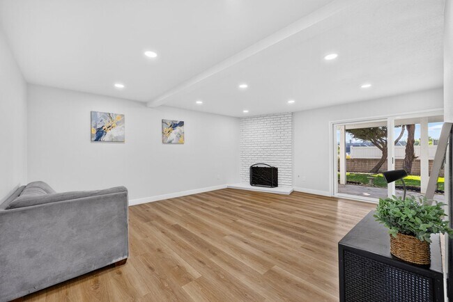Building Photo - 13324 San Martin Pl