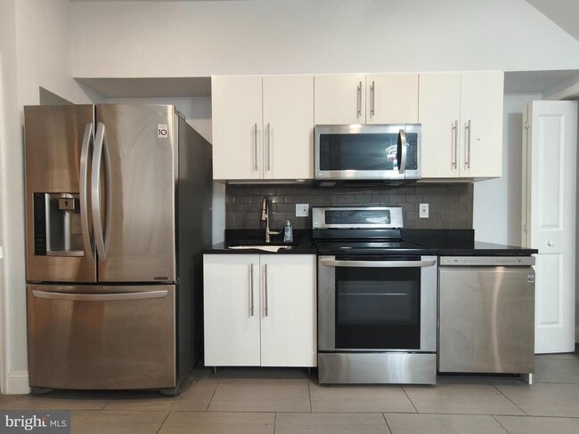 Building Photo - 1113 Wallace St