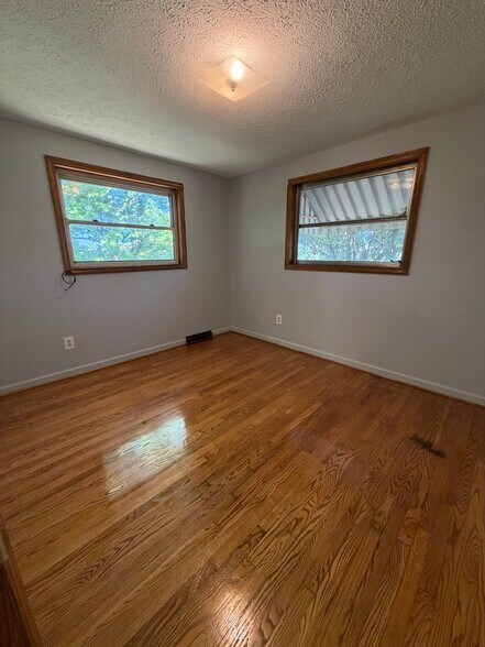 Building Photo - 639 Holbrook St