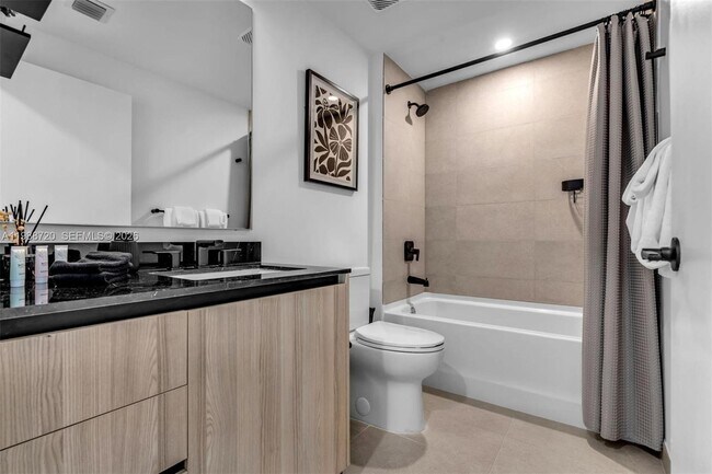 Building Photo - 225 N Miami Ave