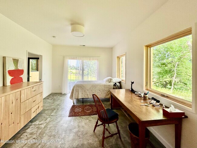 Building Photo - 88 Hover Ave