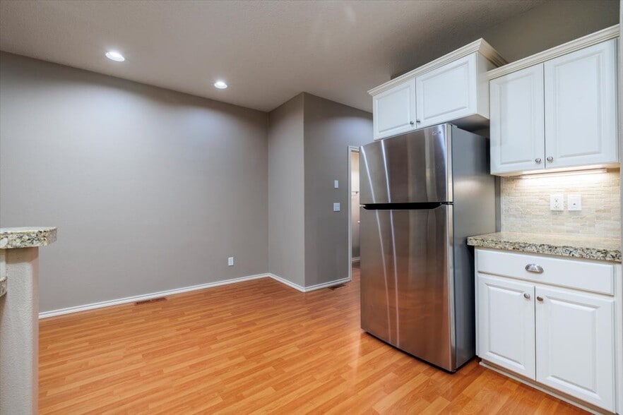 Recessed Eating Area - 15186 SW Canyon Wren Way