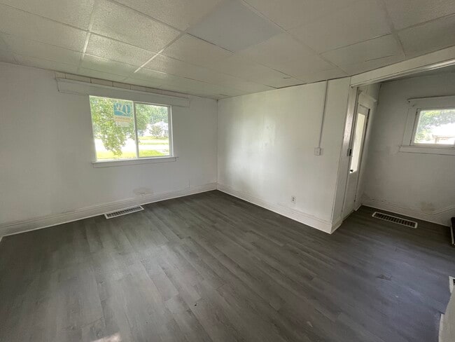 Building Photo - 513 Cunningham Ave