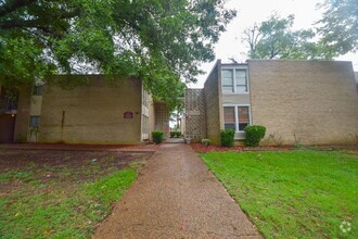 Building Photo - MUST SEE Luxury Condo in the heart of Midt...