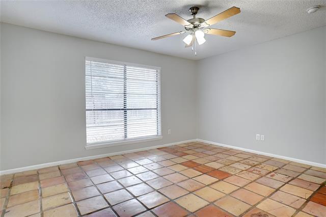 Building Photo - 507 S Las Vegas Trail