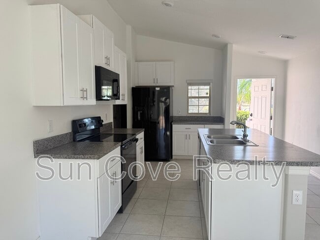 Building Photo - 12136 Miracle Mile Dr