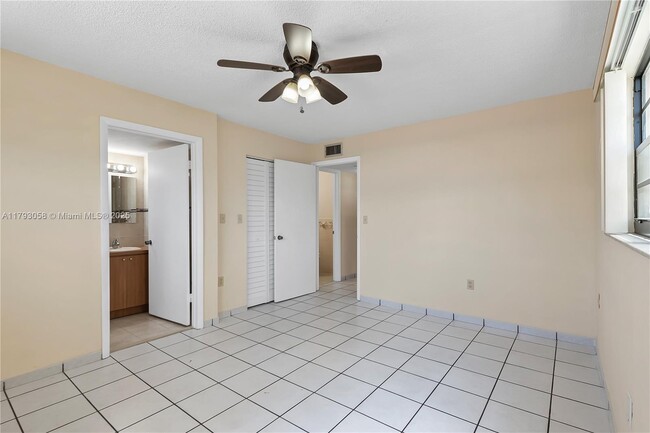 Building Photo - 7915 Harding Ave