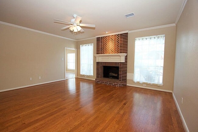 Building Photo - 1615 Greenleaf Oaks Dr
