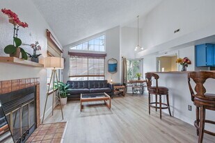 Building Photo - 6076 Gunbarrel Ave