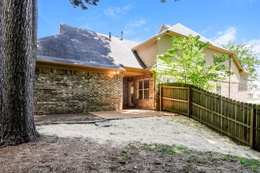 Building Photo - 1341 Broadstone Ln