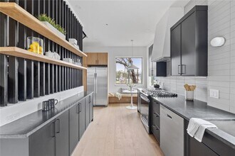 Building Photo - Stunning 2-bed/2-bath Condo Available For Lease