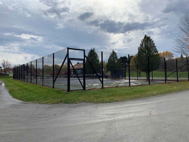 Building Photo - 383 Holbrook Bay Cmns