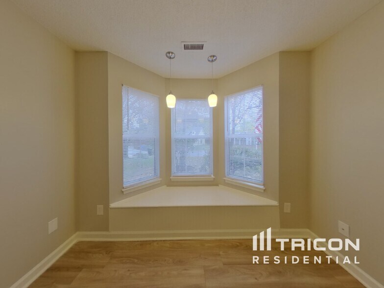 Building Photo - 1207 Larkspur Dr