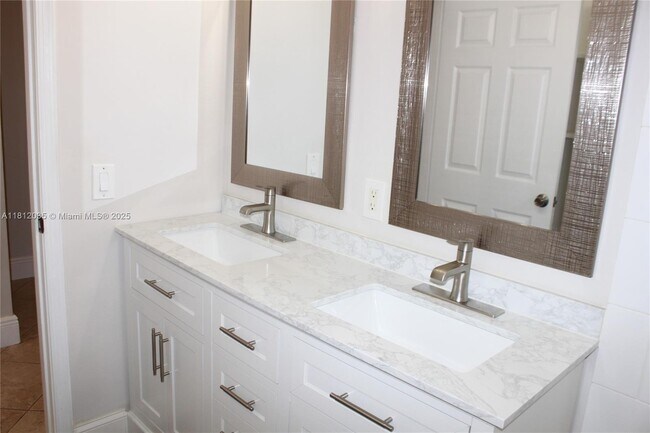 Building Photo - 1342 Crossbill Ct