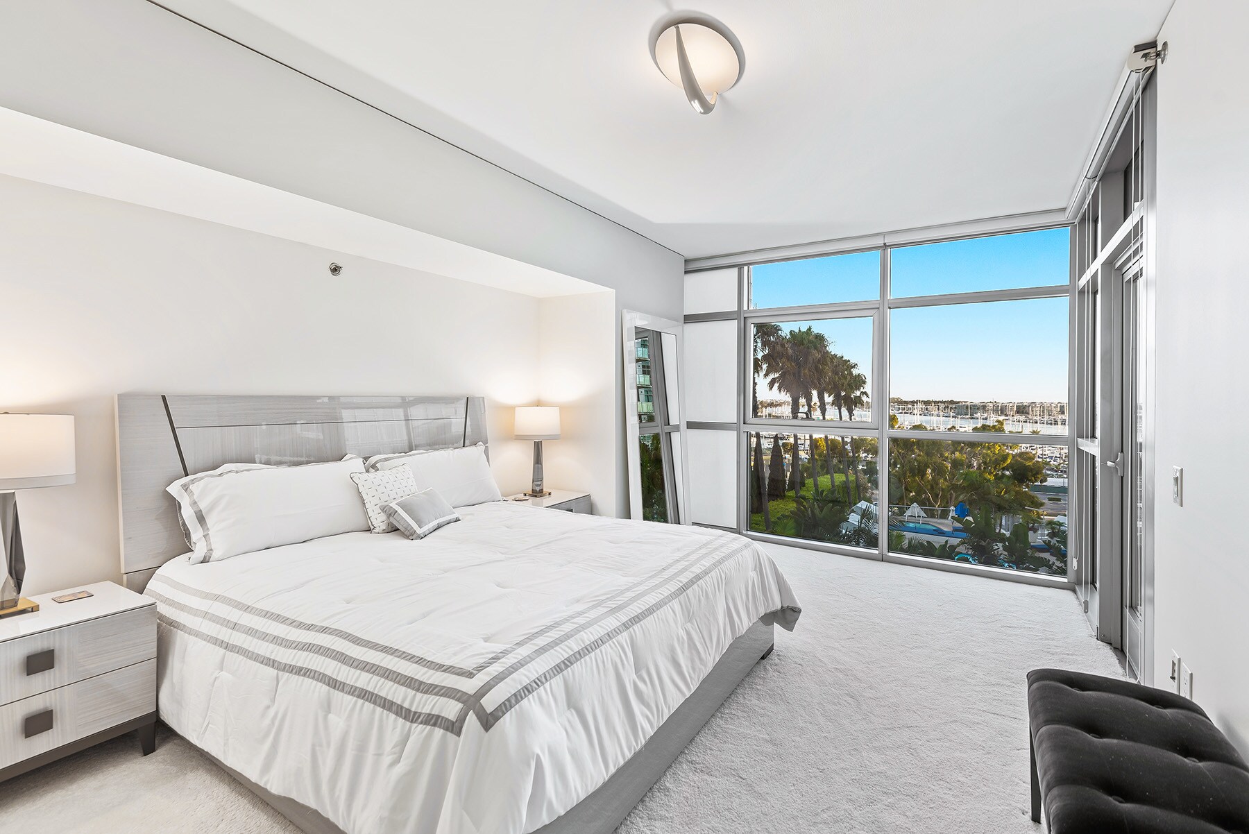 Building Photo - 13650 marina pointe Dr