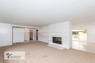 Building Photo - 6536 Avenida Manana