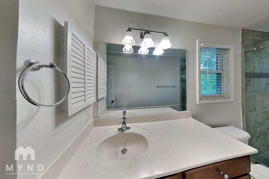 Building Photo - 7954 Tiburon Cir