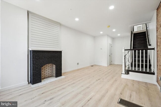 Building Photo - 1853 Tulip St