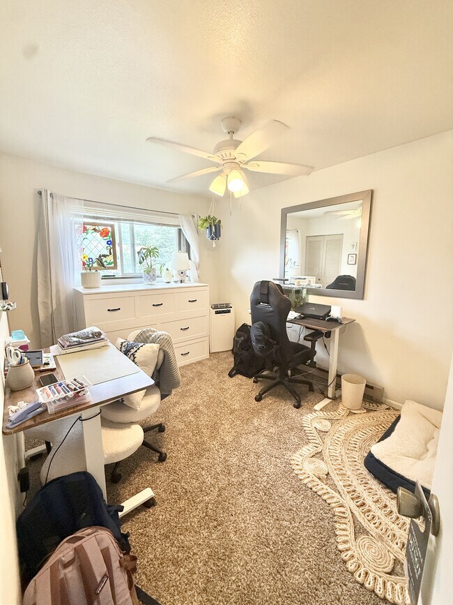 Building Photo - 3107 Azalea Dr