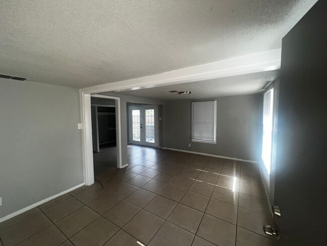 Building Photo - 4319 Carroll Ln