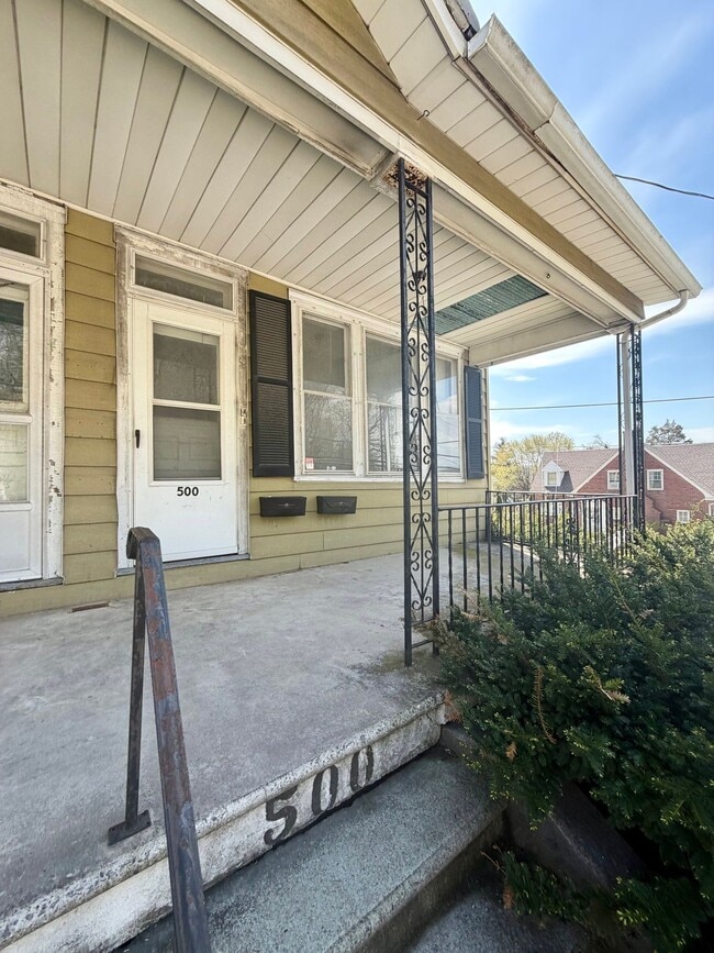 Building Photo - 500 Windsor St