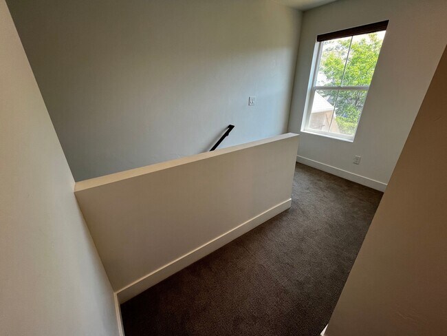 Landing with view of downtown skyline. - 361 W Reed Ave