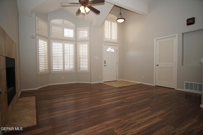 Building Photo - 10932 Acoma St