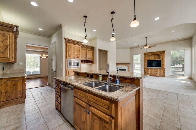 Building Photo - Gorgeous Custom Home on a private 1 acre l...