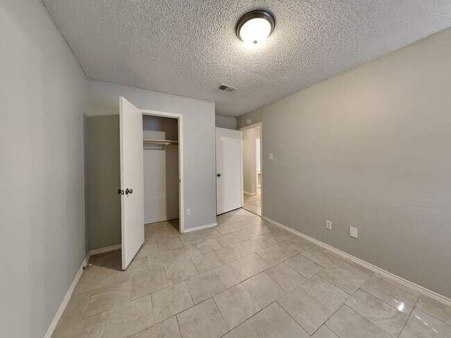 Building Photo - Alluring Single Family Home | 3 BR/2BA | 2-Car Covered Parking | Fencing wood