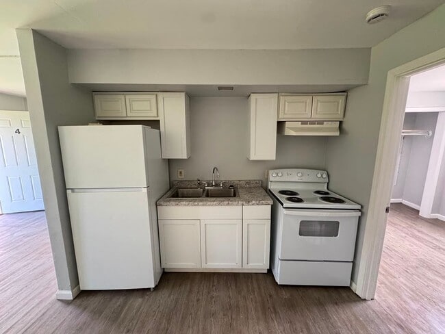 Building Photo - 1328 Juniper Dr