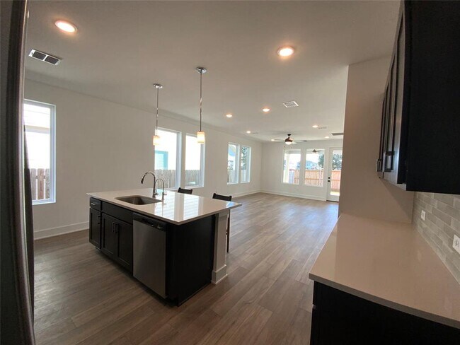 Building Photo - 537 Bauer Lp