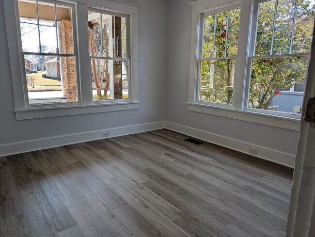 Building Photo - Old Government