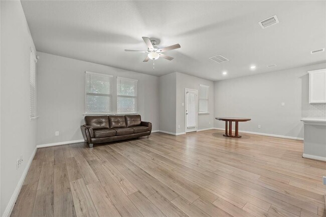 Building Photo - 16107 Hilltop Oak Dr
