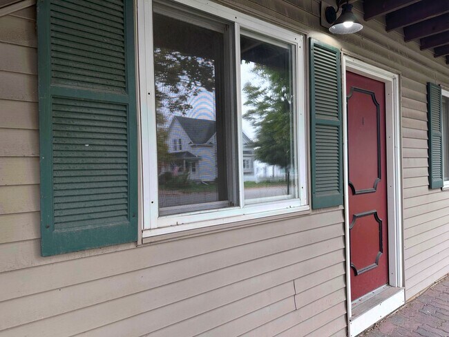 Building Photo - 903 Genrich St