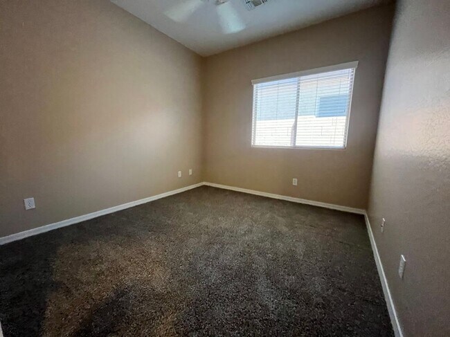 Building Photo - BEAUTIFUL 4 BEDROOM 2 BATHROOM HOME IN PEORIA