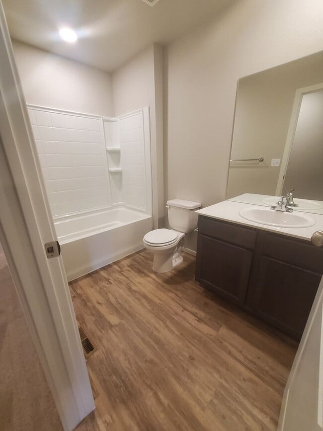 Building Photo - Updated and Bright 3 Bedroom Townhouse in Greeley!