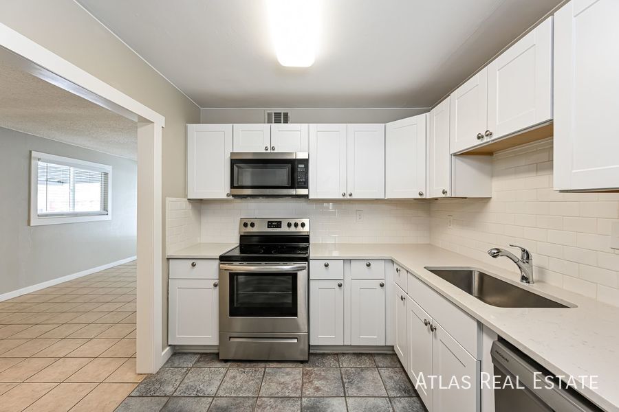 Building Photo - 916 Victor St