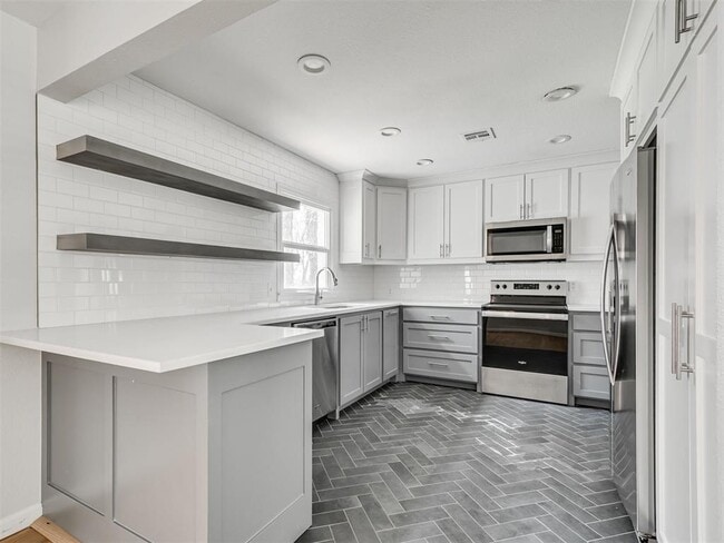 Building Photo - 1222 Westlawn Dr