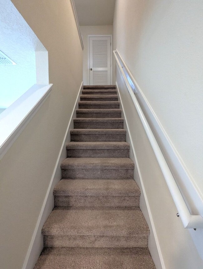 Building Photo - REDUCED RATE ON THIS 18mo LEASE (15mo & 12mo also available) AND WAIVED $250 Admin Fee (app. fee ...