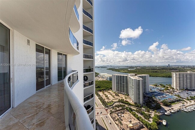 Building Photo - 15901 Collins Ave