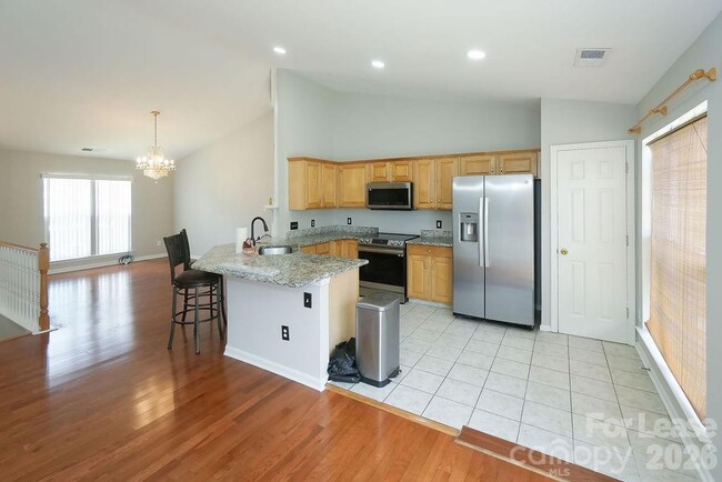 Building Photo - 6824 Southbrook Dr