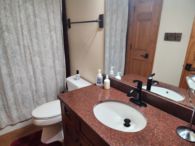 Building Photo - Fully Furnished Lakefront Home