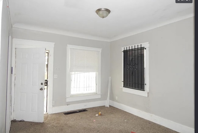 Building Photo - 10817 Hull Ave