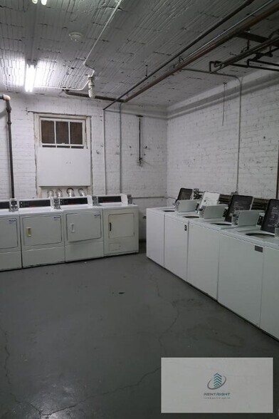 Building Photo - 1712 W Albion Ave