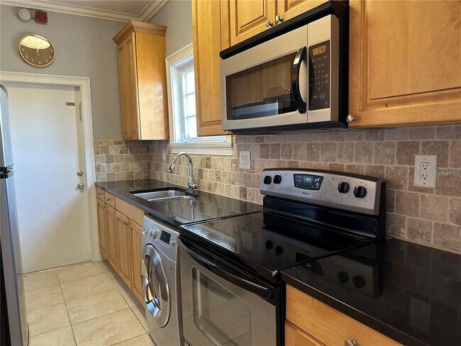 Building Photo - 2117 W Dekle Ave