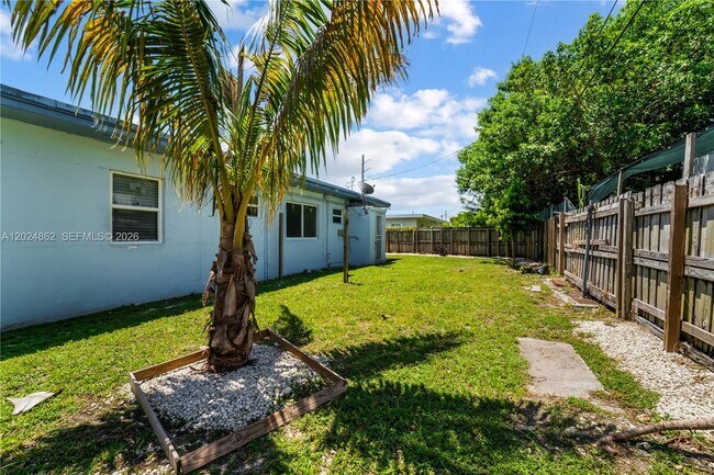 Building Photo - 22300 SW 117th Ave