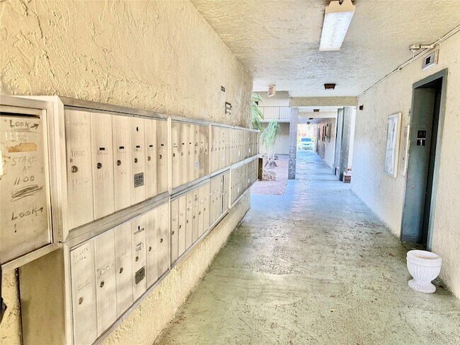 Building Photo - 1810 N Lauderdale Ave