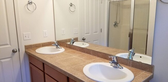 Building Photo - Move in Ready! - Tumwater Hill home with 3...